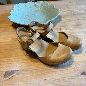 Dansko Tiffani Sandal, Size 36, Tan Milled Burnished EUC